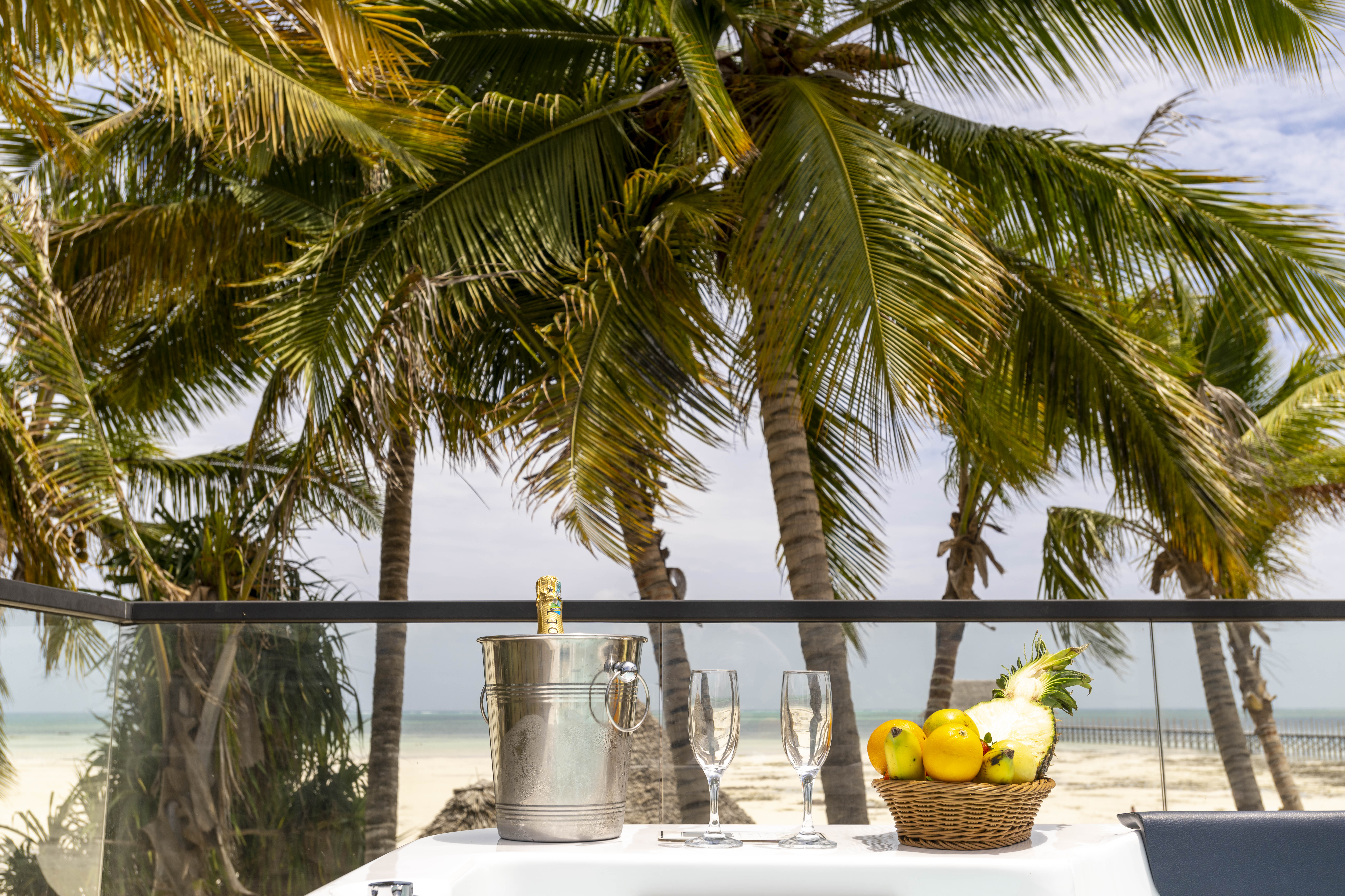 “Zanzibar honeymoon package”, “luxury Zanzibar itinerary”, “romantic beach getaway Africa”